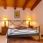 Maggie, Your Peaceful Istrian Getaway With Shared Pools Koromačno