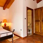Maggie, Your Peaceful Istrian Getaway With Shared Pools Villa Koromačno