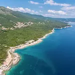 Maggie, Your Peaceful Istrian Getaway With Shared Pools Villa Koromačno