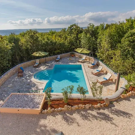 Maggie, Your Peaceful Istrian Getaway With Shared Pools 빌라 Koromačno