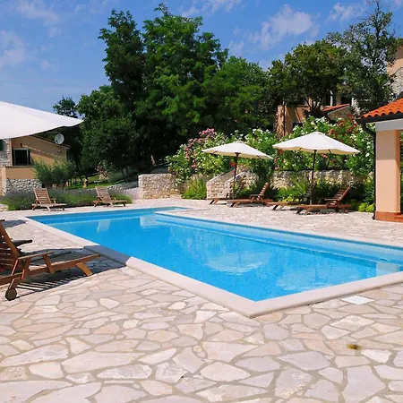 빌라 Maggie, Your Peaceful Istrian Getaway With Shared Pools