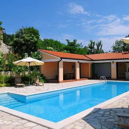 Maggie, Your Peaceful Istrian Getaway With Shared Pools Villa *