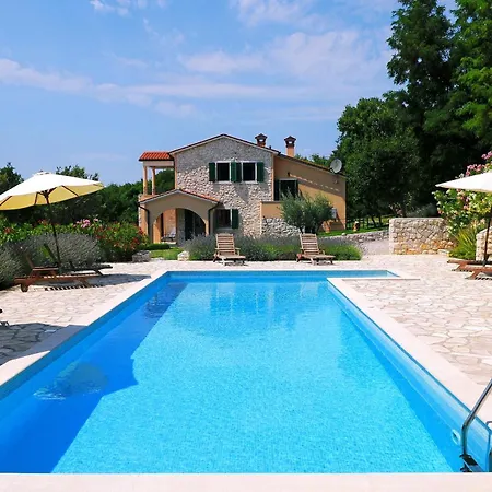 빌라 Maggie, Your Peaceful Istrian Getaway With Shared Pools