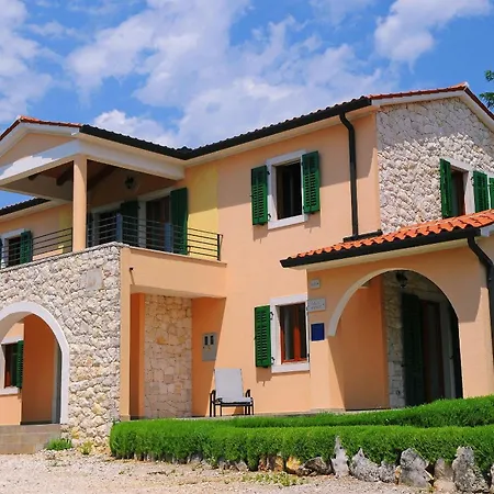 Villa Maggie, Your Peaceful Istrian Getaway With Shared Pools Koromačno