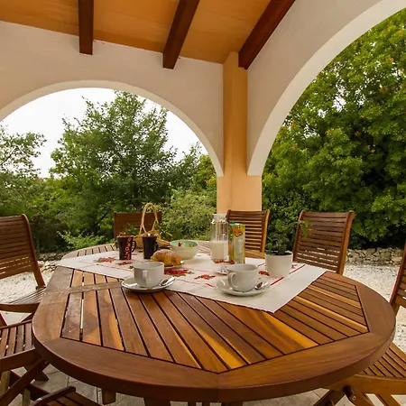 Villa Maggie, Your Peaceful Istrian Getaway With Shared Pools