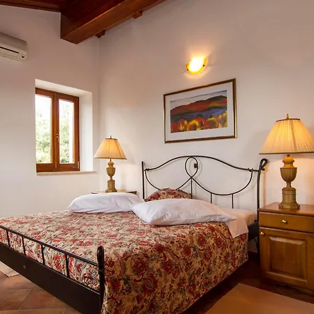 Villa Maggie, Your Peaceful Istrian Getaway With Shared Pools Koromačno