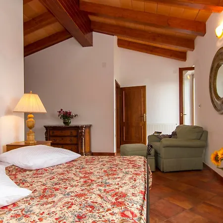 Maggie, Your Peaceful Istrian Getaway With Shared Pools * Koromačno