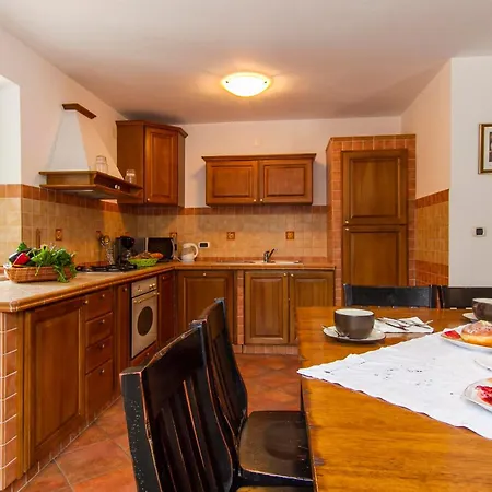 Villa Maggie, Your Peaceful Istrian Getaway With Shared Pools Koromačno