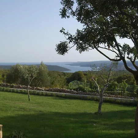 Villa Maggie, Your Peaceful Istrian Getaway With Shared Pools *