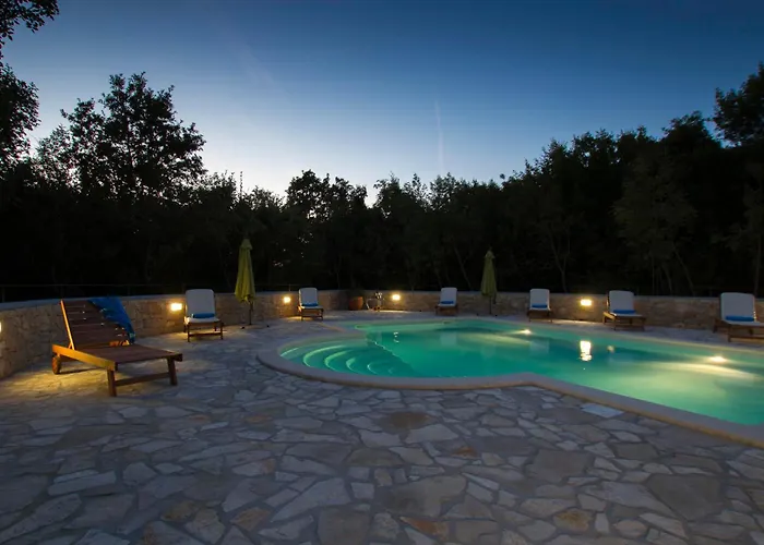 Maggie, Your Peaceful Istrian Getaway With Shared Pools