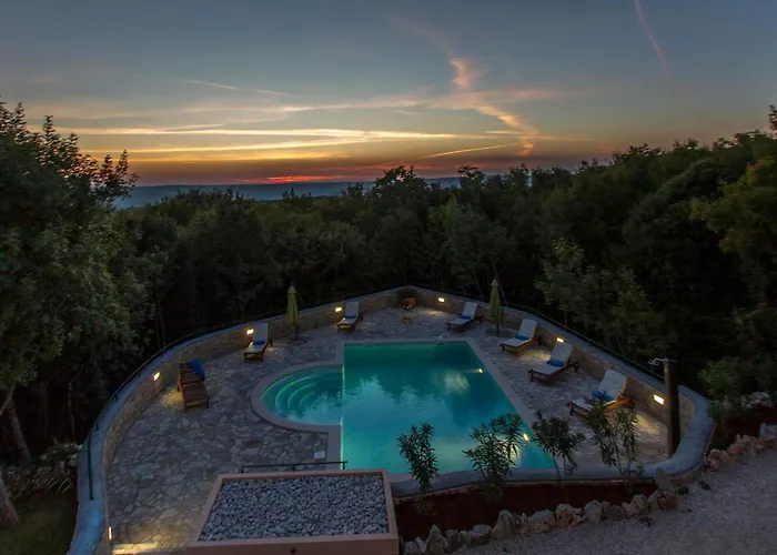 Maggie, Your Peaceful Istrian Getaway With Shared Pools