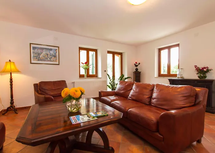 Maggie, Your Peaceful Istrian Getaway With Shared Pools ヴィラ Koromačno