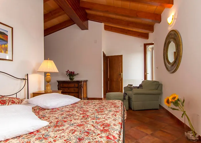 Maggie, Your Peaceful Istrian Getaway With Shared Pools * Koromačno