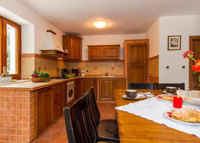 ヴィラ Maggie, Your Peaceful Istrian Getaway With Shared Pools Koromačno