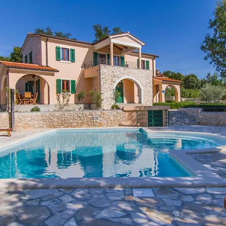 Villa Maggie, Your Peaceful Istrian Getaway With Shared Pools