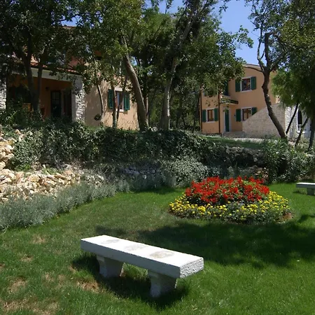 Villa Maggie, Your Peaceful Istrian Getaway With Shared Pools Koromačno