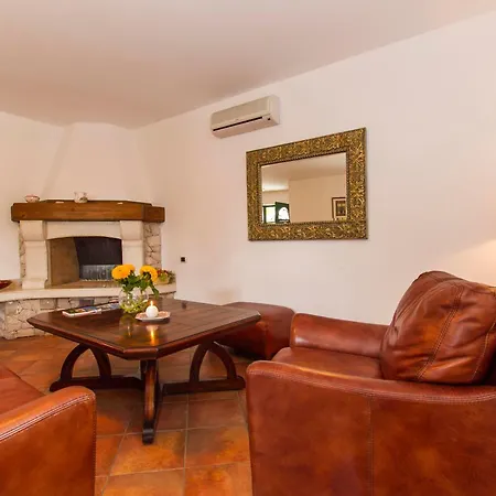 Villa Maggie, Your Peaceful Istrian Getaway With Shared Pools