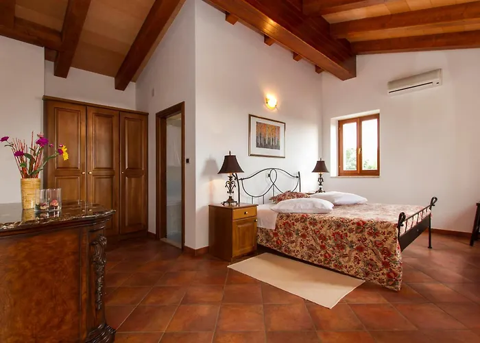 Vila Maggie, Your Peaceful Istrian Getaway With Shared Pools *